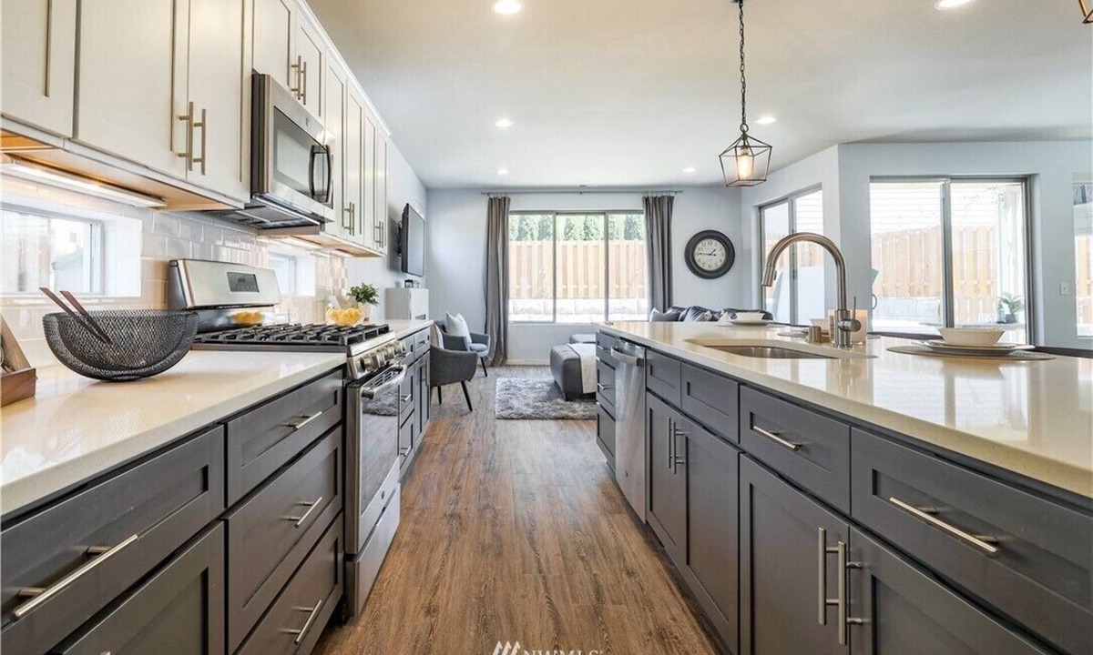 Maple Valley House | Lilac villa with hot tub