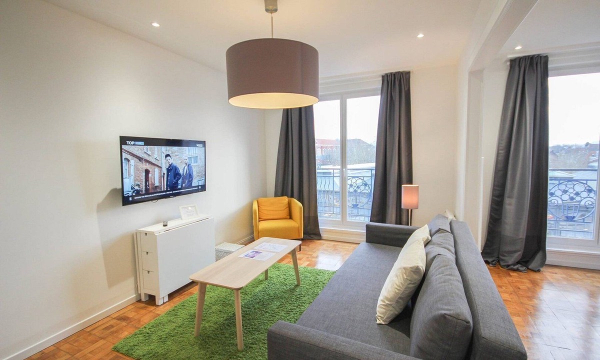 Vauban - Wazemmes Apartment | Lille Wazemmes- One bedroom with balcony and view