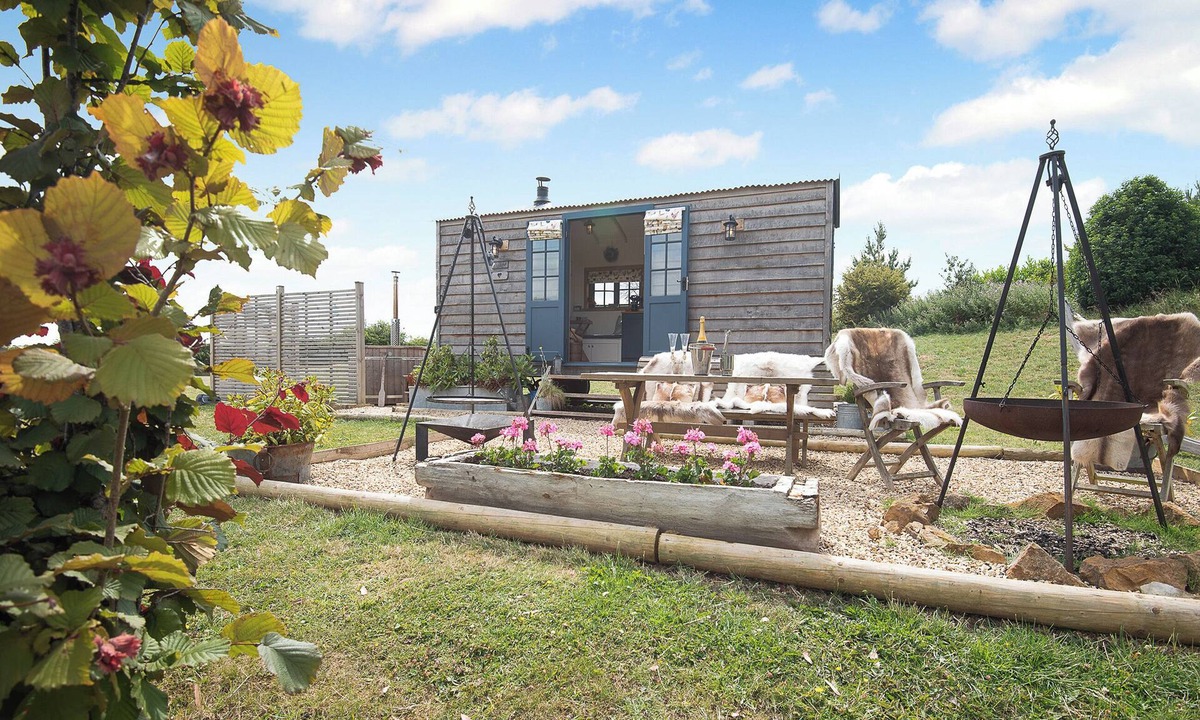 Redmile Cottage | Lillie's Shepherd Hut - UK50230