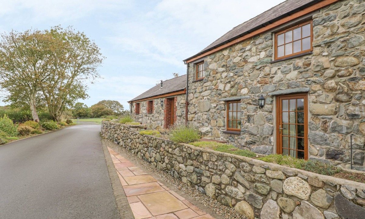 Bont Newydd Cottage | Lily Cottage