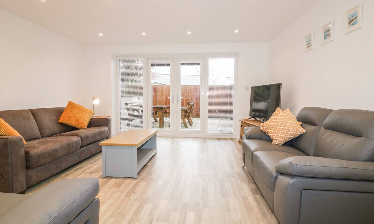 Camelford Cottage | Lily Cottage