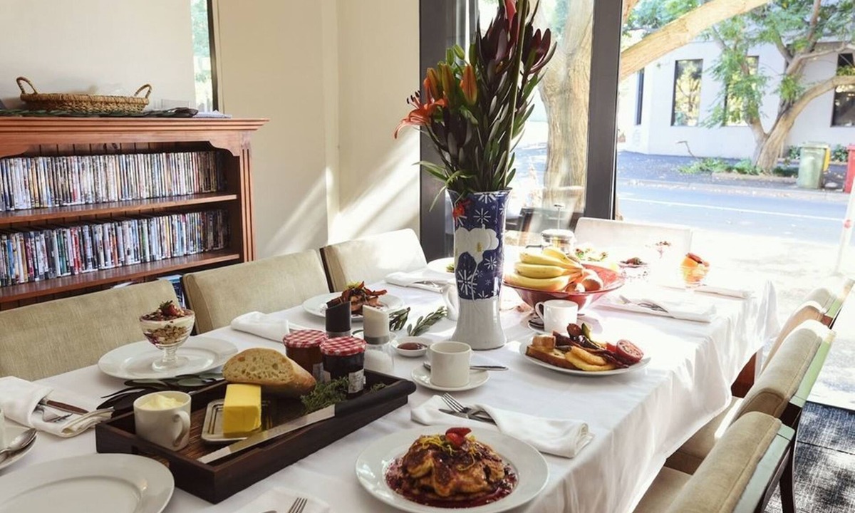 South Melbourne House | Lily Sands Inn