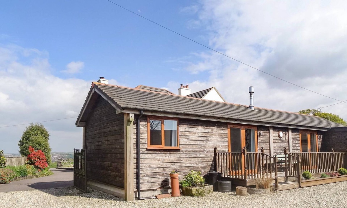 Okehampton Cottage | LILYS PAD, pet friendly, with open fire in Okehampton