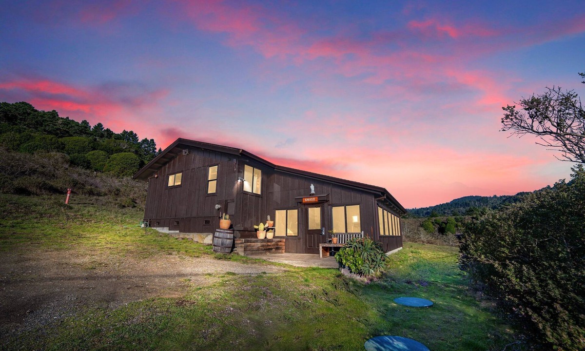 Point Reyes Station Cabin | Limantour Lodge-Bunkhouse- Great for groups!