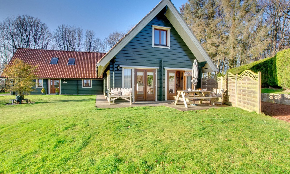 Morpeth Cottage | LIME TREE LODGE, family friendly, with a garden in Swarland