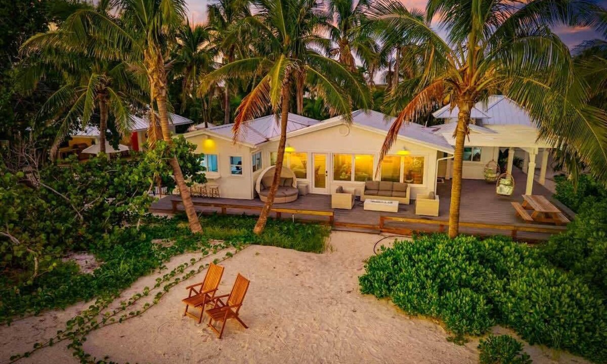 Holmes Beach House | Limefish Luxury | Gulf-Front | Pool | Iconic Sunsets