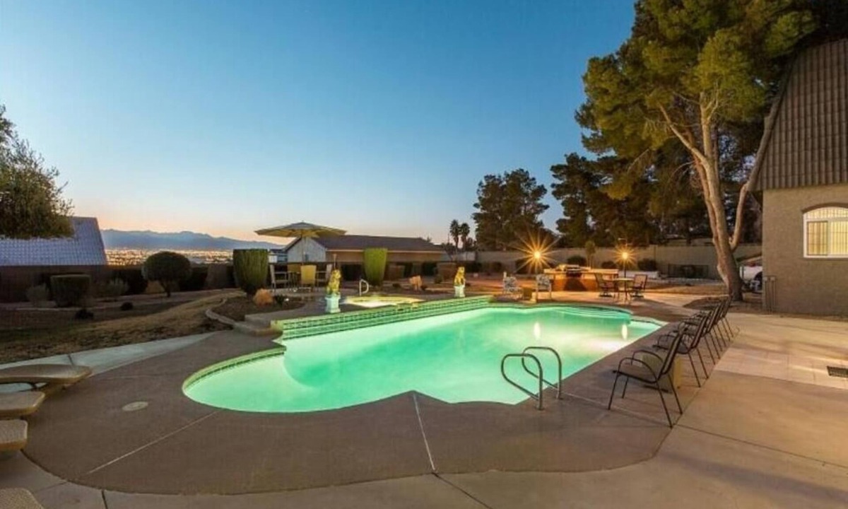 Sunrise Manor House | Limited Time Offer~nBook 3 nights get 4th night FREE.nsome restrictions apply.