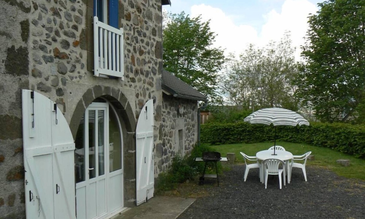 Cheylade Cottage | Limon cottage, Puy Mary