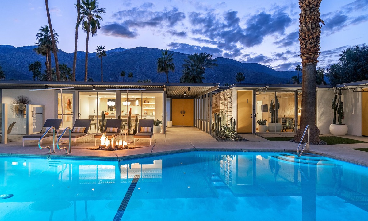 Warm Sands Hotel | Limon Palm Springs