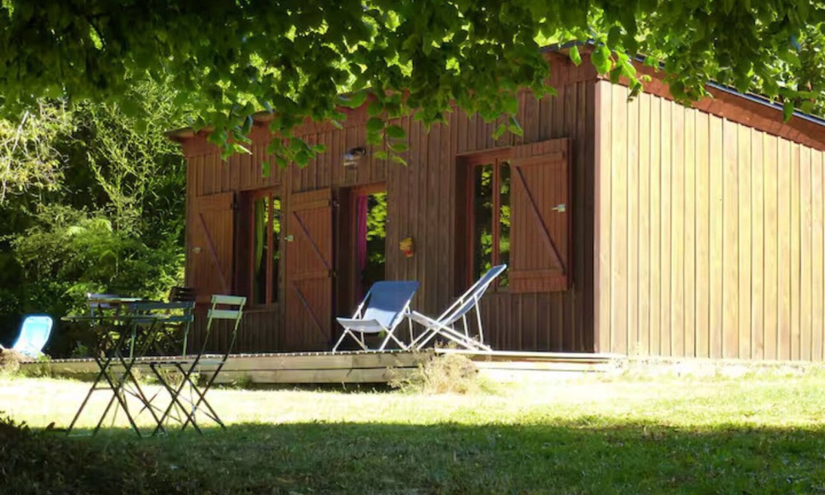 Bonnac-la-Cote Cabin | Limousin cabin by the pond
