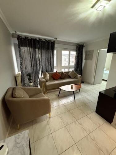 Saint-Gratien Apartment | Lina
