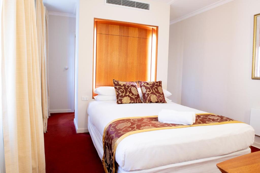 Beechworth Hotel | Linaker Art Deco Motel