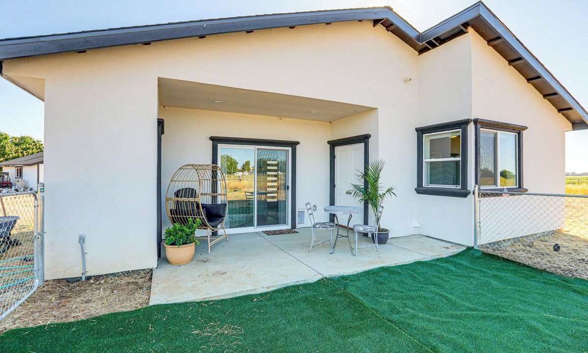 Lincoln House | Lincoln Home w/Private Patio: 9 Mi to Dtwn!