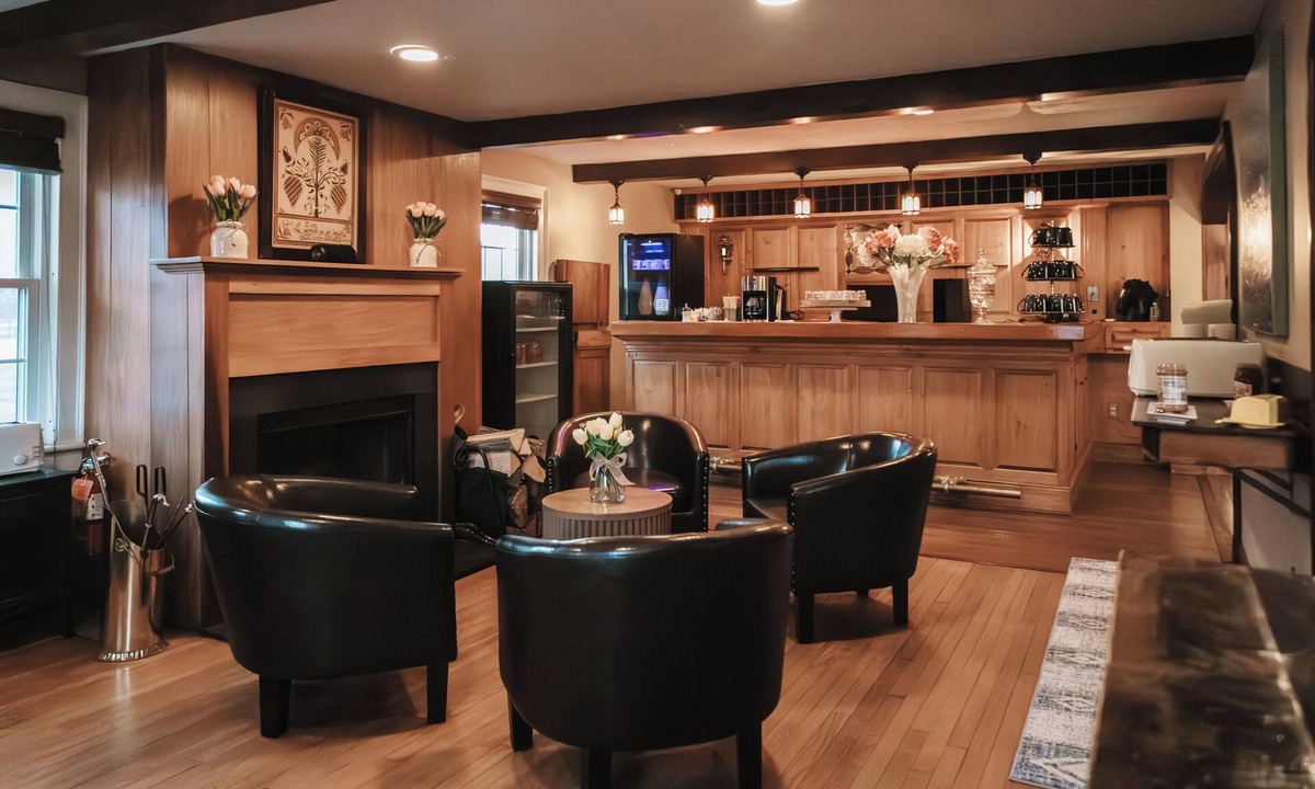 West Woodstock Hotel | Lincoln Inn & Gallery