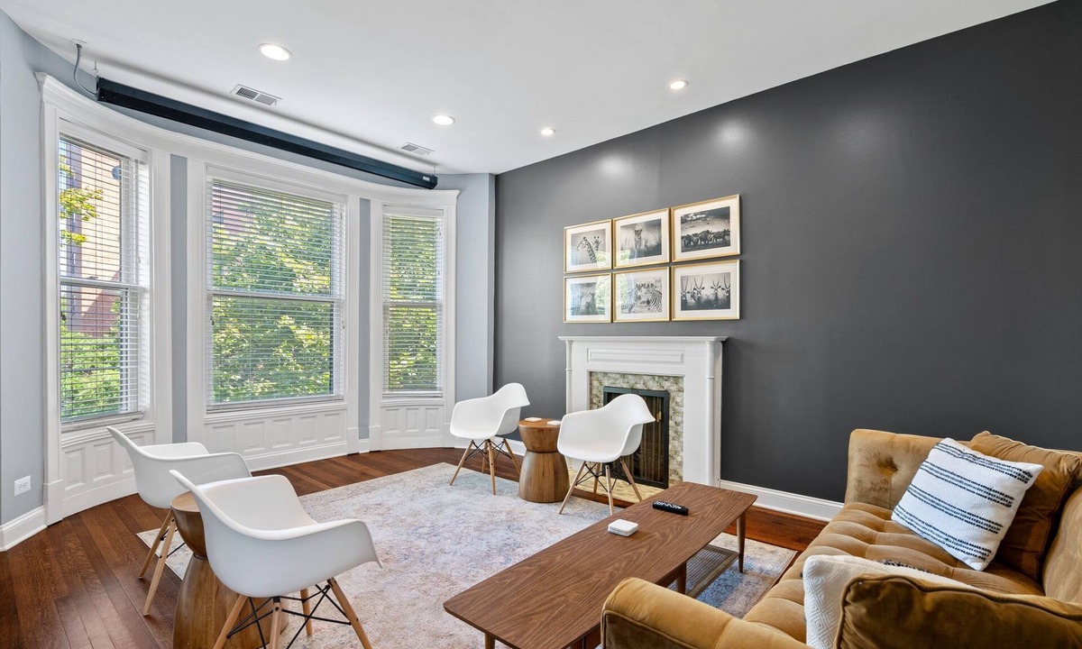 Sheffield and DePaul Condo | Lincoln Park/depaul 8 Bed 1 Parking Spot by AllSet Turnover