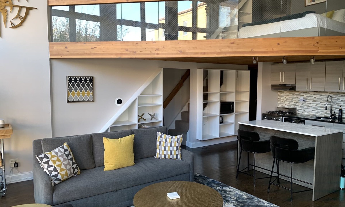 Sheffield Neighbors Apartment | Lincoln Park Light Filled Loft