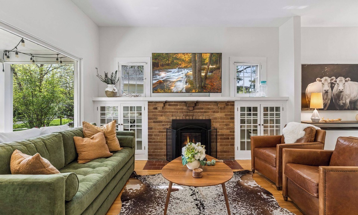 Linden Hills House | Linden Hills Oasis: 4BR 3BA House with Hot Tub