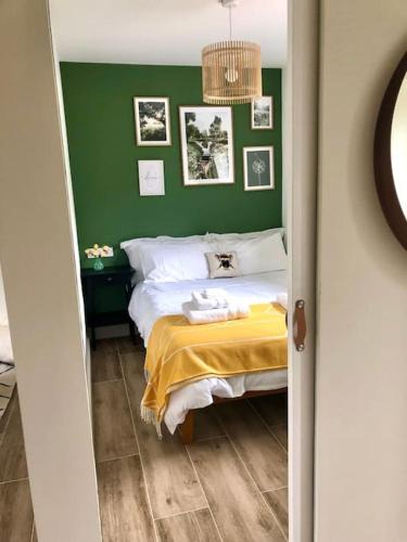 Goring Apartment | Linden Suite