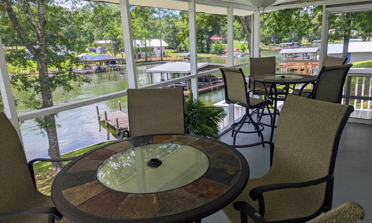 Cross Hill Cottage | Lindsey's Lakeside Hideaway with hot tub & fire pit!