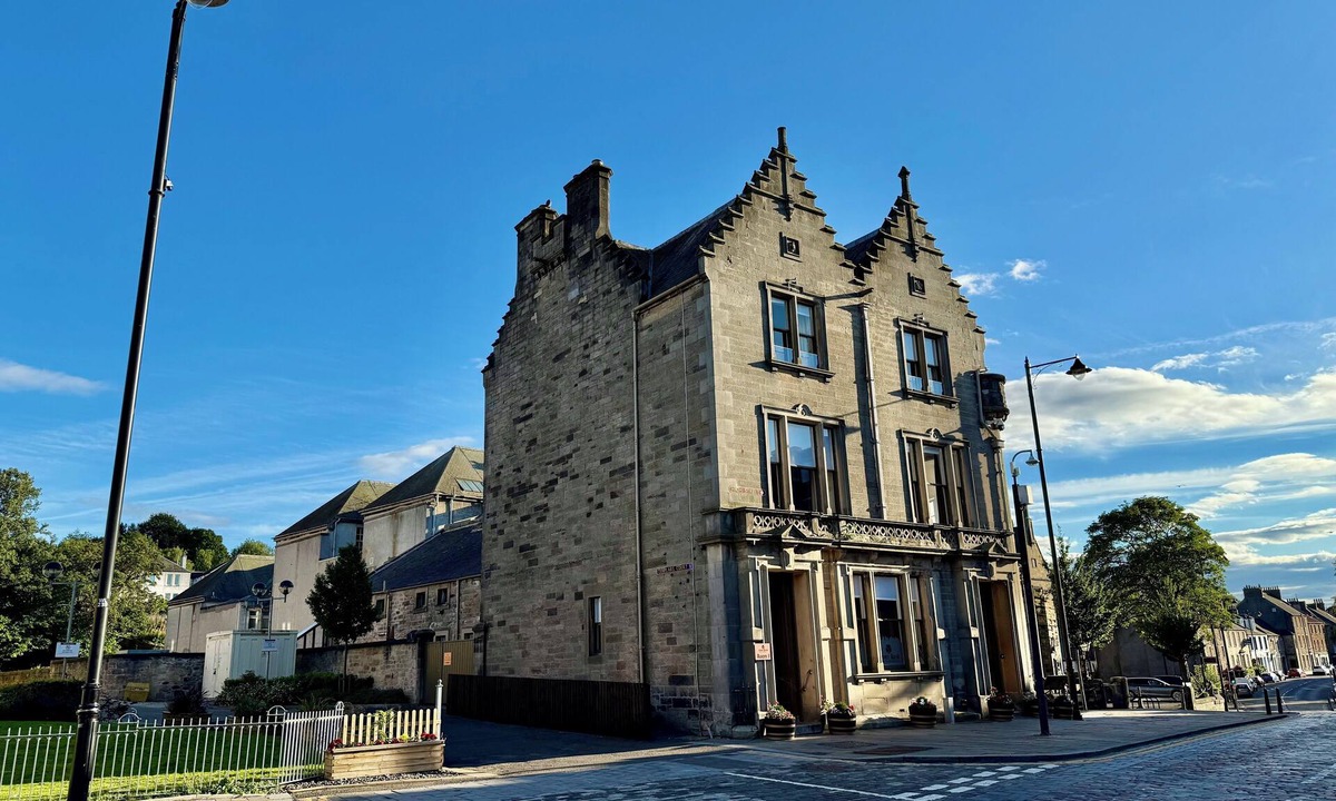 Linlithgow Hotel | Linen Bank