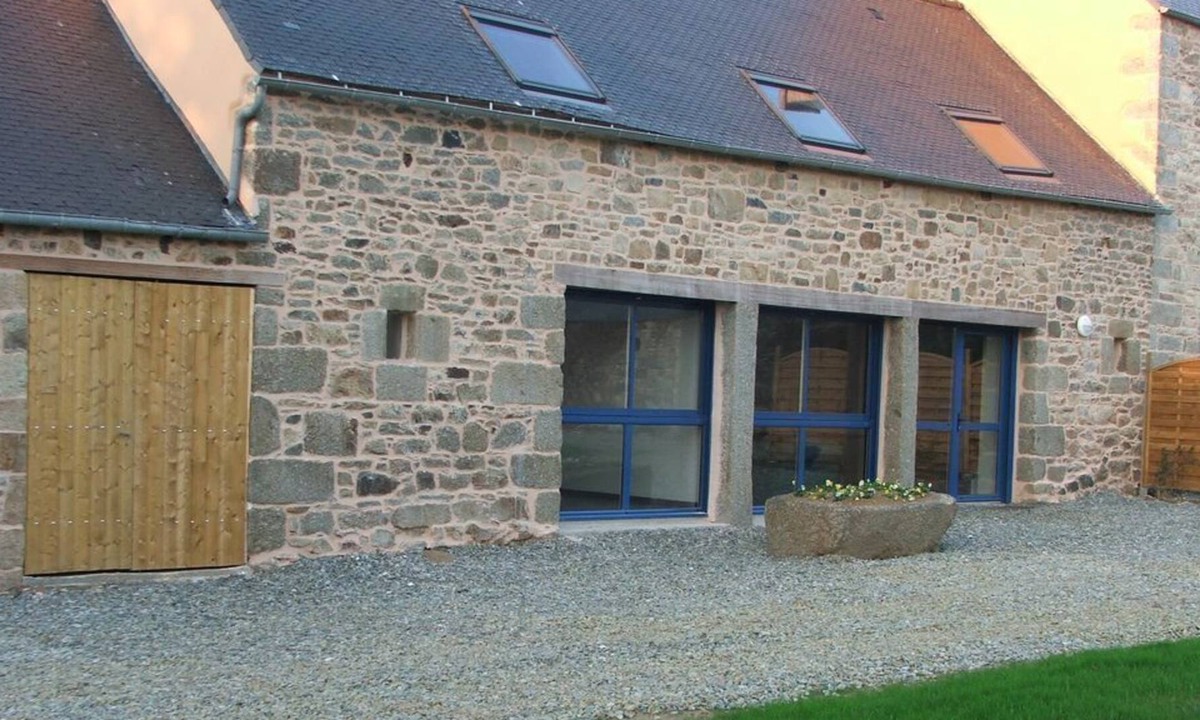 Pedernec House | Linen flower ---------