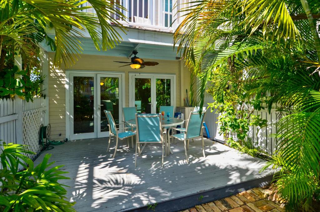 Bahama Village House | Linger Longer (Townhouse)