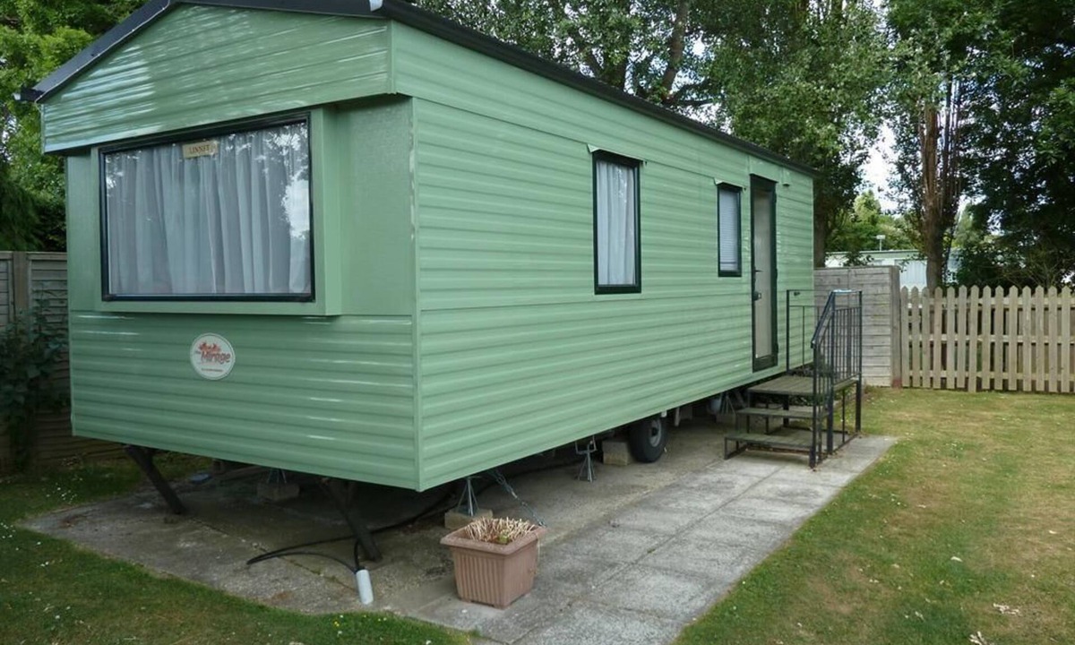Aldwick House | Linnet 2 berth caravan at Copthorne Caravans