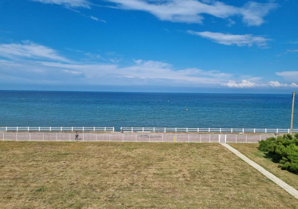 Lion-sur-Mer Apartment | Lion Beach