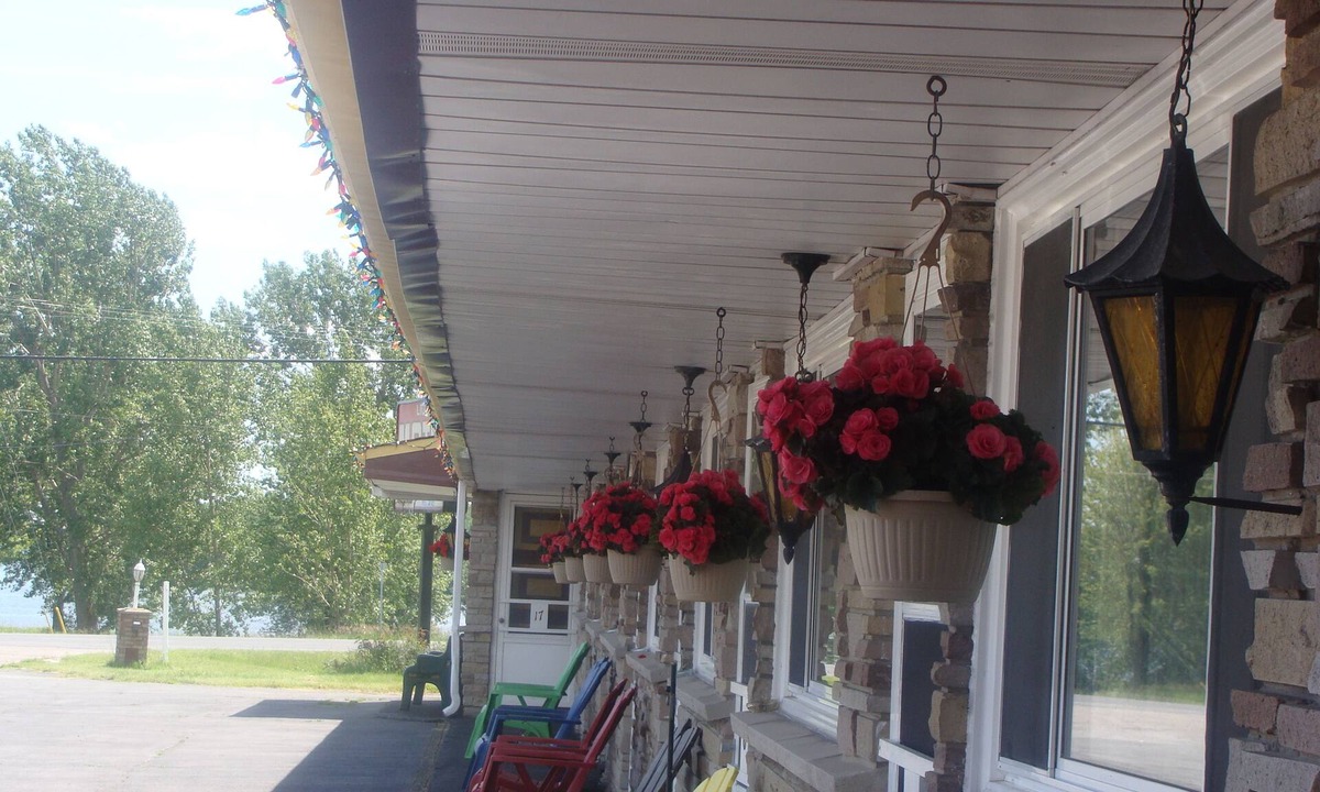 Long Sault Hotel | Lion Motel