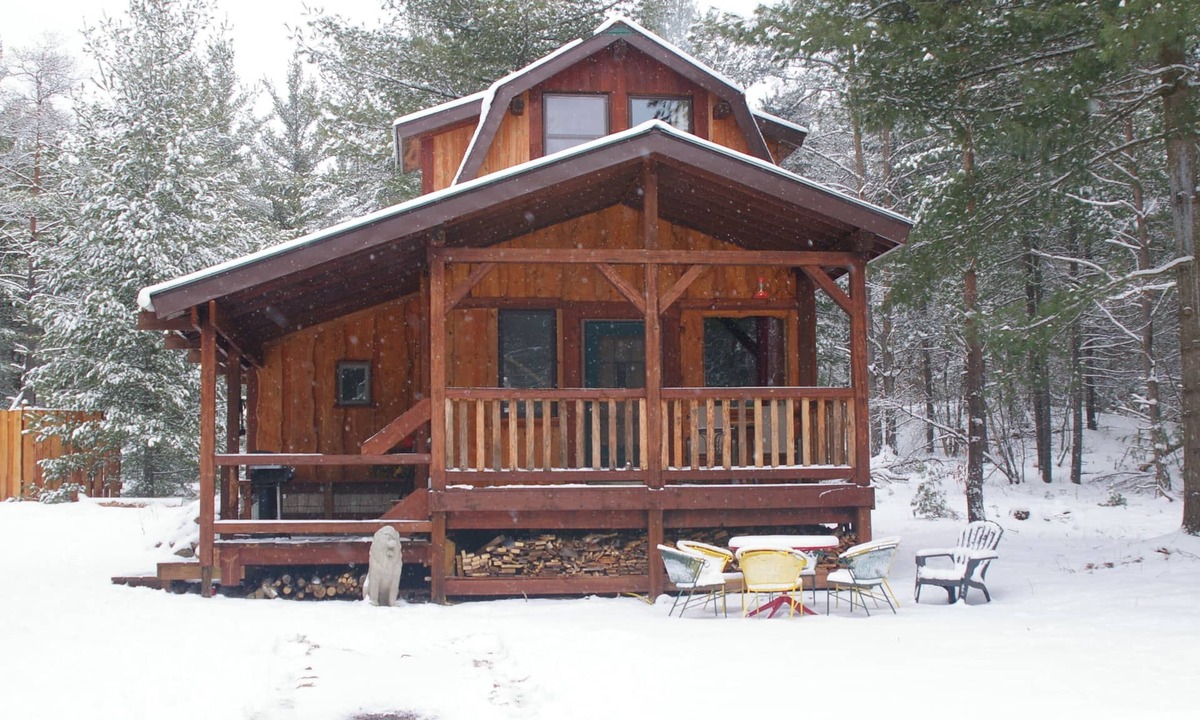 Lowville Cabin | Lion's Den Cabin at The King's Pines