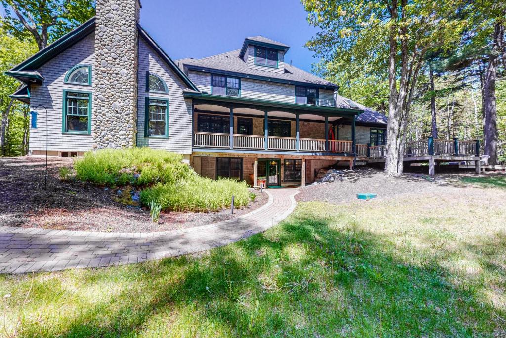 Ellsworth Apartment | Lions Gate