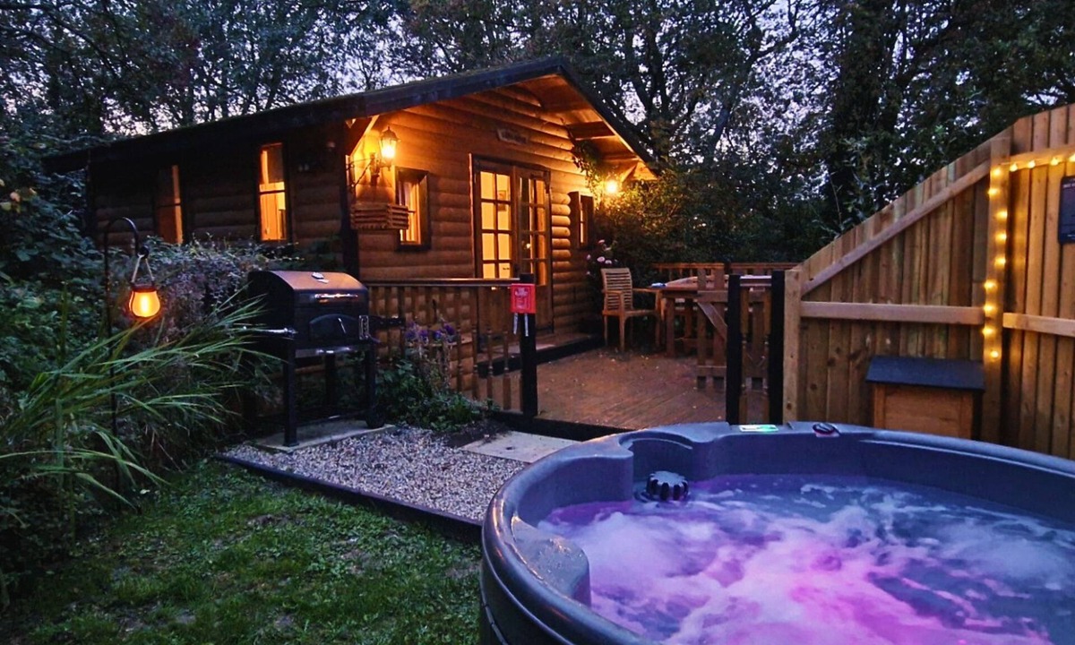 Newmarket Cabin | Lions House, Cambridge