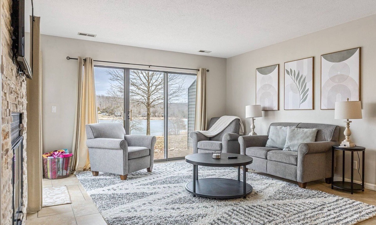 Innsbrook Condo | Lionshead Lake Retreat