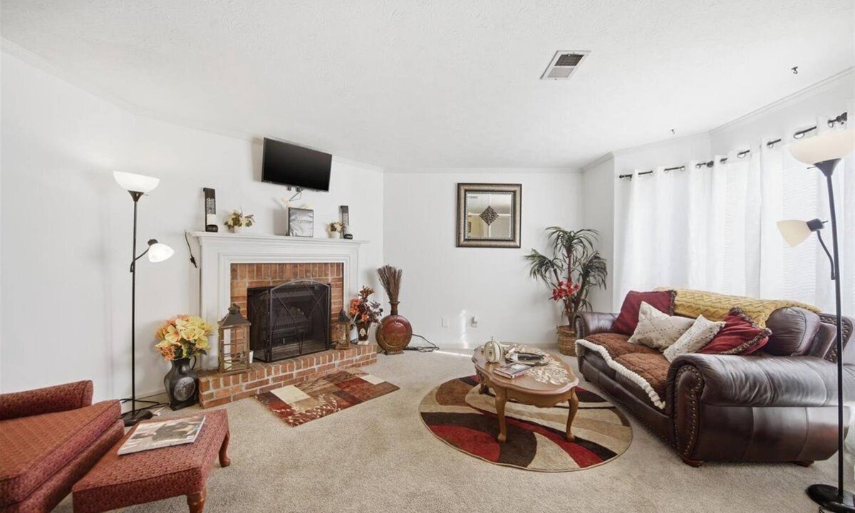 Stone Mountain Condo | Lisa's Mountain Escape - Pet Friendly!