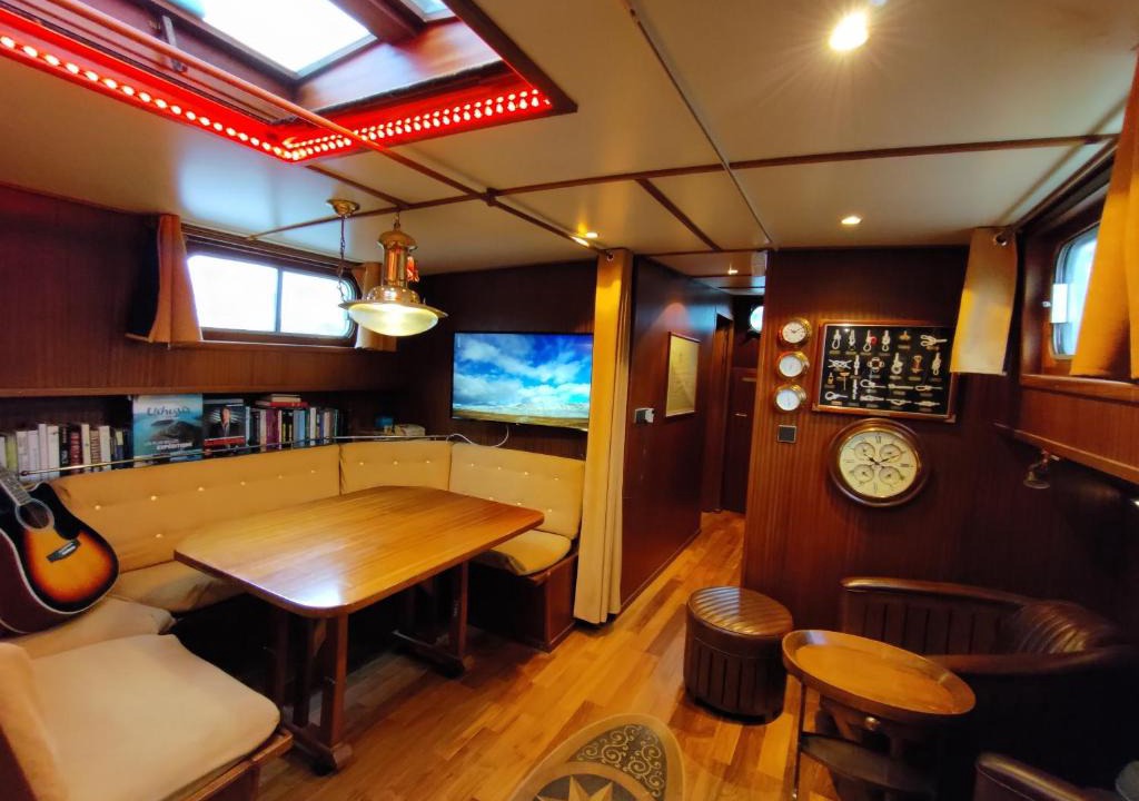 Malestroit Boat Rental | Lisbeth 1902