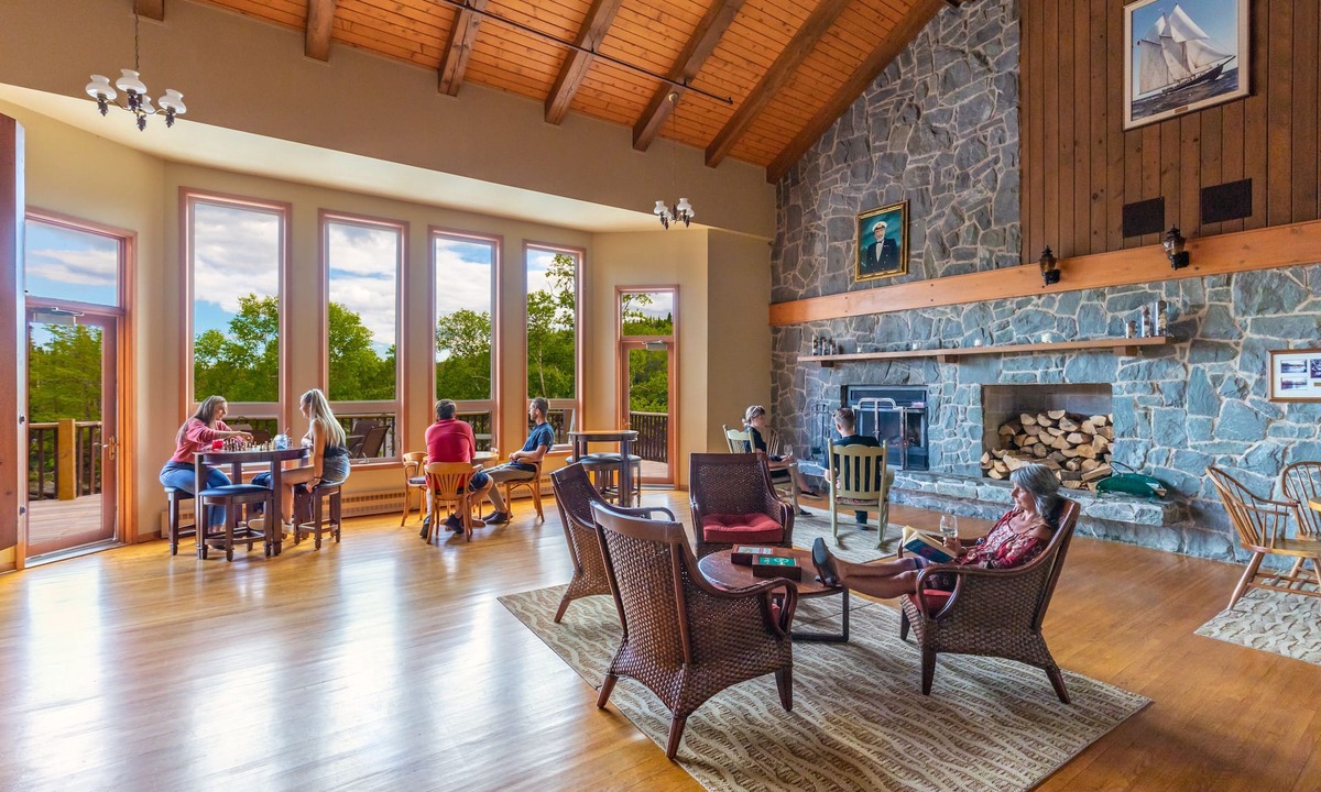 Liscomb Hotel | Liscombe Lodge Resort and Conference Centre