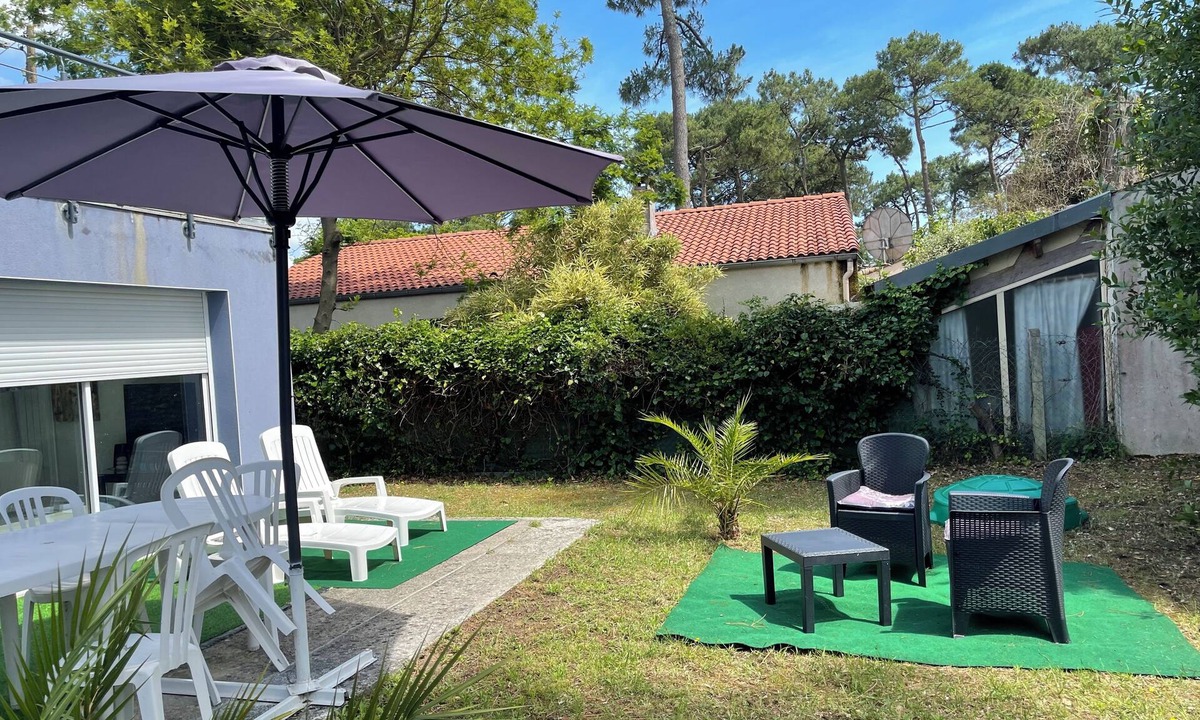 Jard-sur-Mer House | Listed house 5 min walk from beach and shops