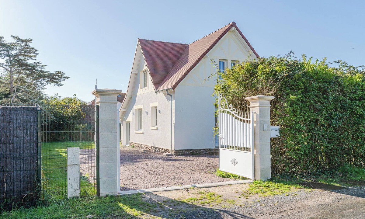 Villers-sur-Mer Villa | Listed villa with large garden for 14 people 100m from the beach