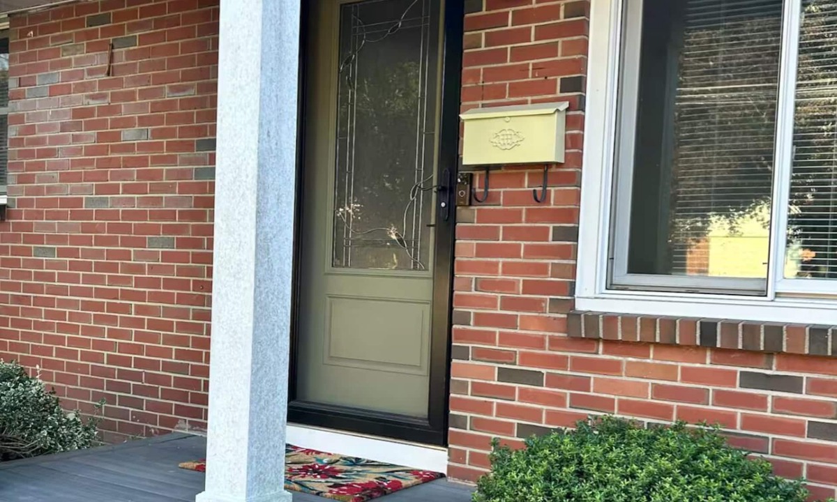 Torrington House | Litchfield Retreat, Wineries, Foliage & Skiing