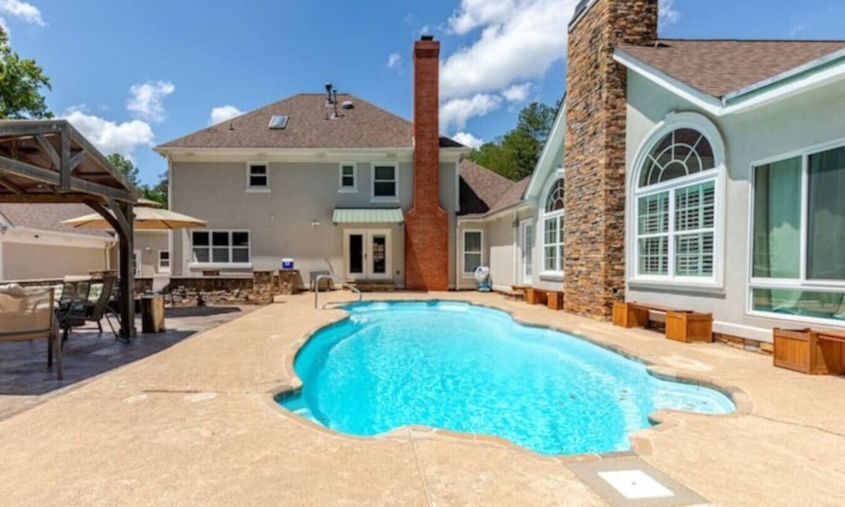 Lithonia House | Lithonia 4BR w/Private Pool & Hot Tub