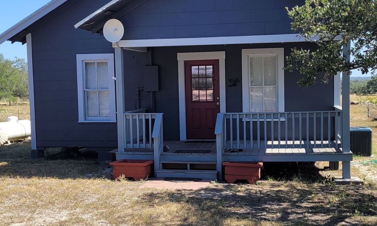 Harper Cottage | Little 1950's country cottage is peaceful and simple.
