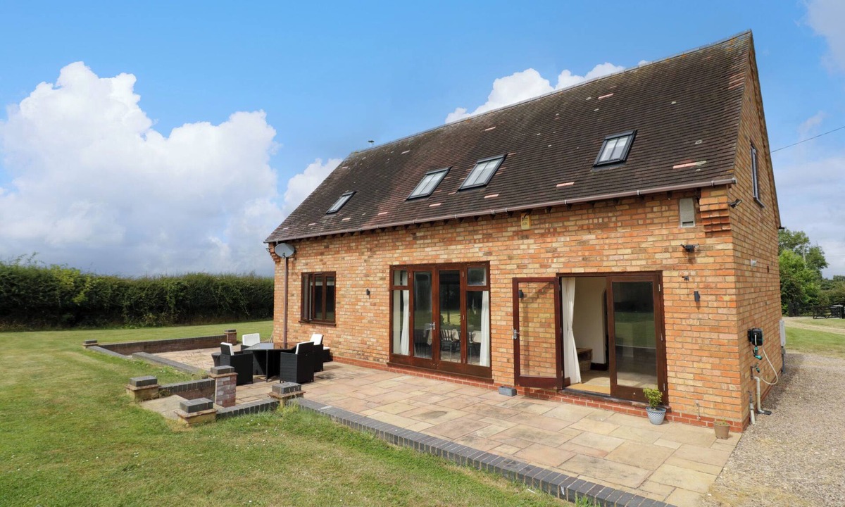 Ab Lench Cottage | LITTLE ACRE, pet friendly, with open fire in Harvington