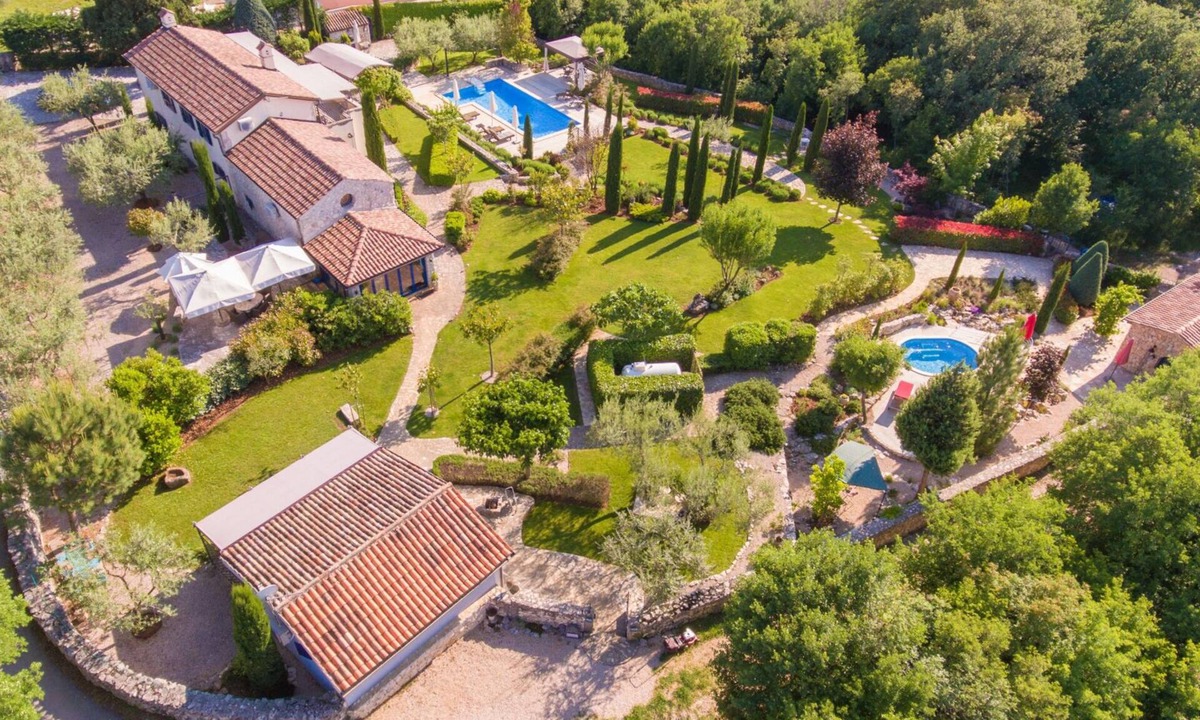 Sveti Ivan Dobrinjski Villa | Little blue House by Villas Guide