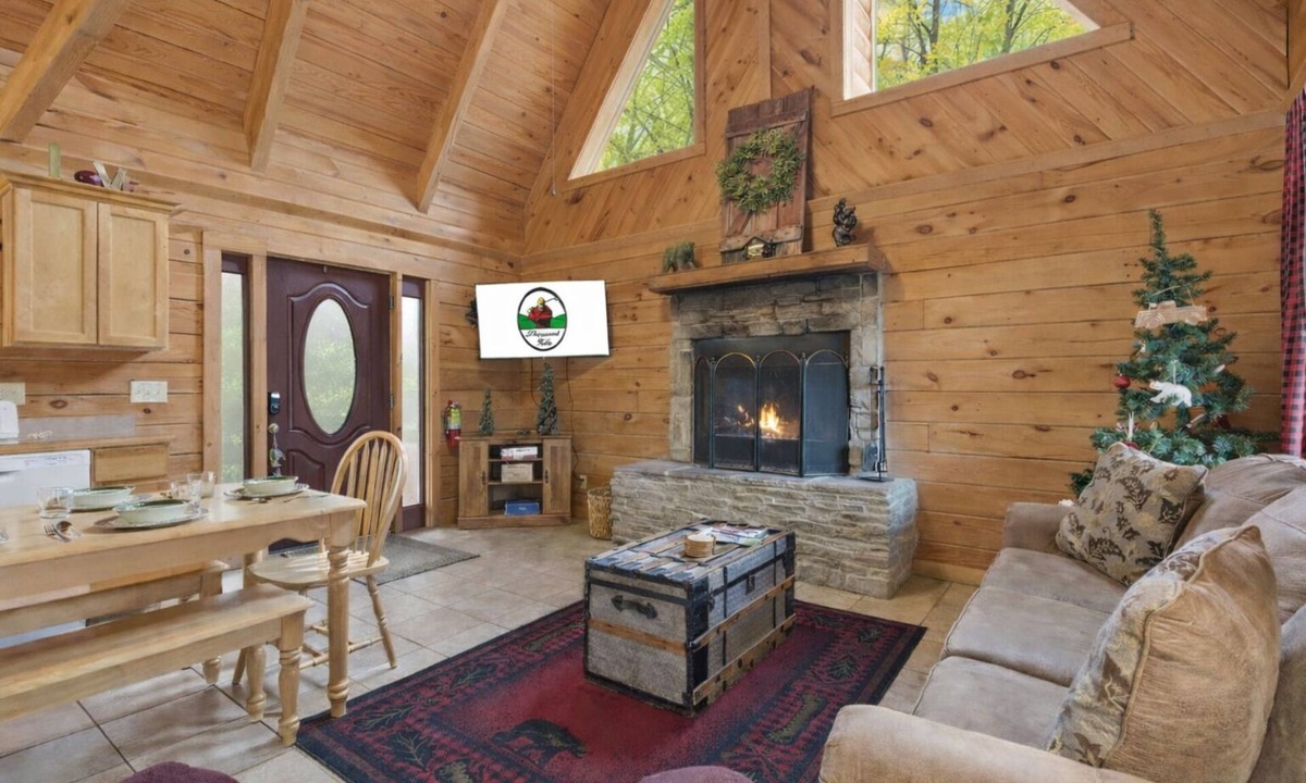 Branson Cedars Cabin | Little Bear Cabin Hot Tub Near Thunder Ridge Sleeps 6