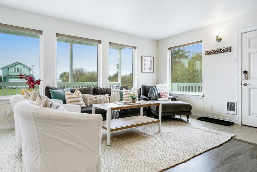 Pacific Beach House | Little Blue Beach House