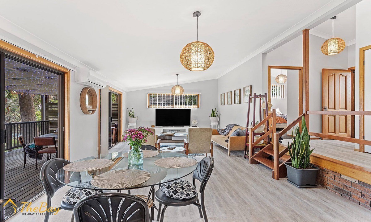 Lemon Tree Passage House | Little Bobby - Pet Friendly - WiFi - Air Con - Huge Deck