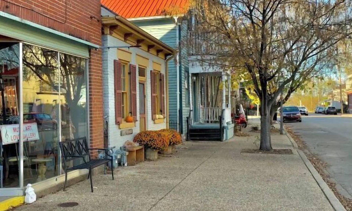 Lake Forest Estates House | "Little Brick House on Main (1865)”