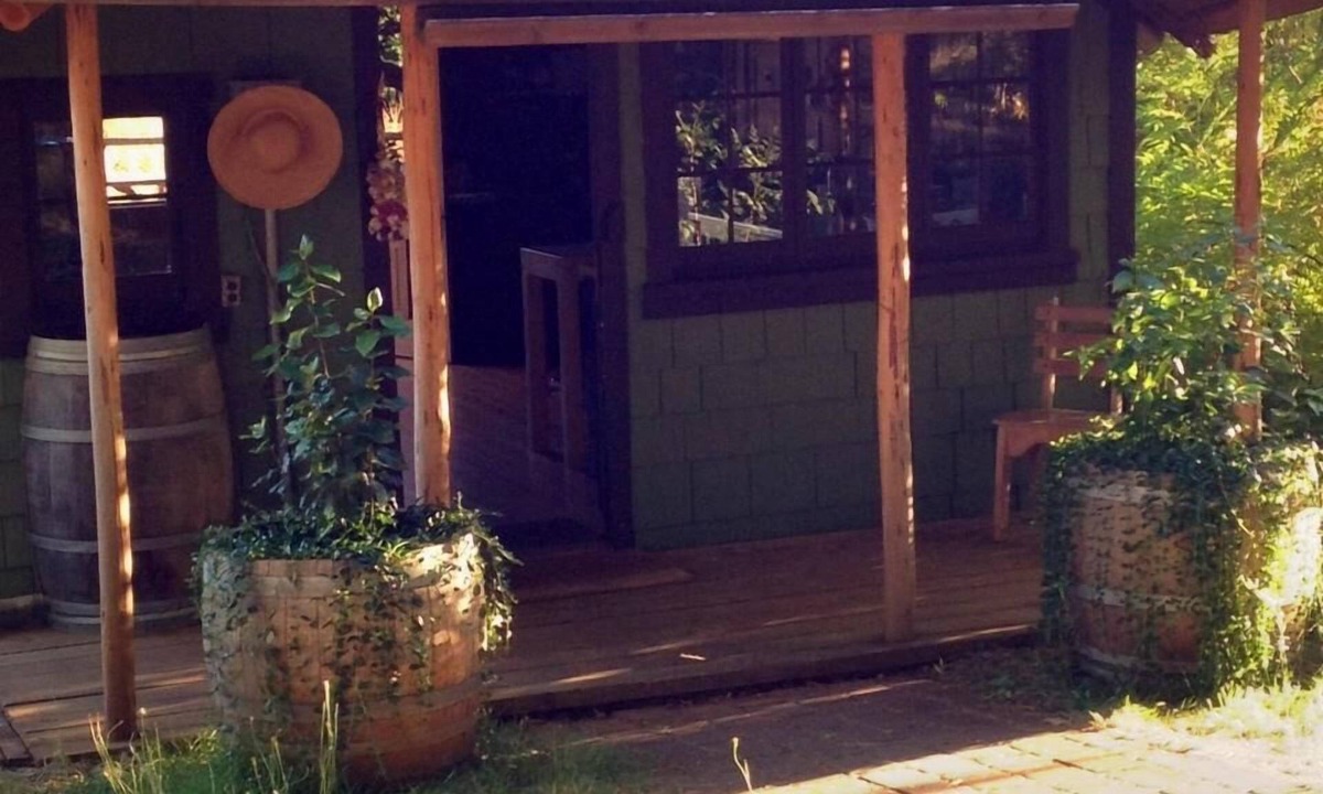 Philomath Cabin | Little Cabin at Wren Vineyard