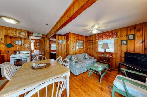 York Beach House | Little Cottage