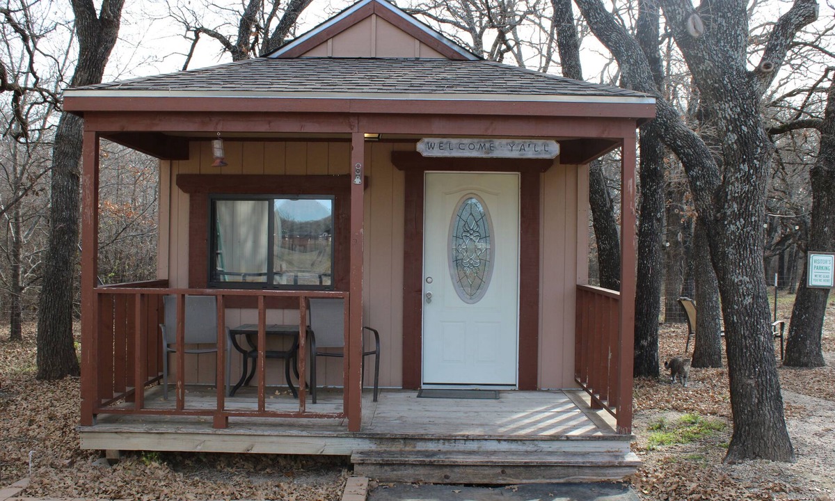 Perry Cabin | Little Country Cabin near Waco Surf